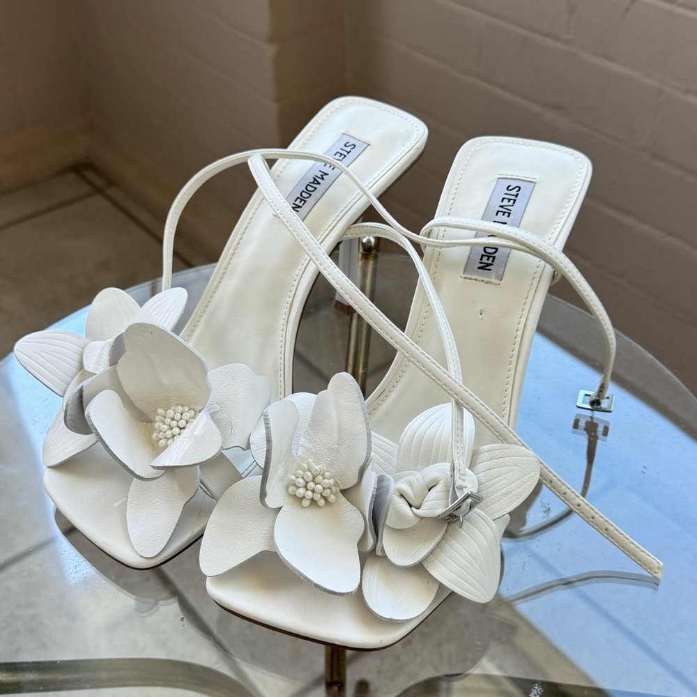 Steve Madden Amani Flower White Heels